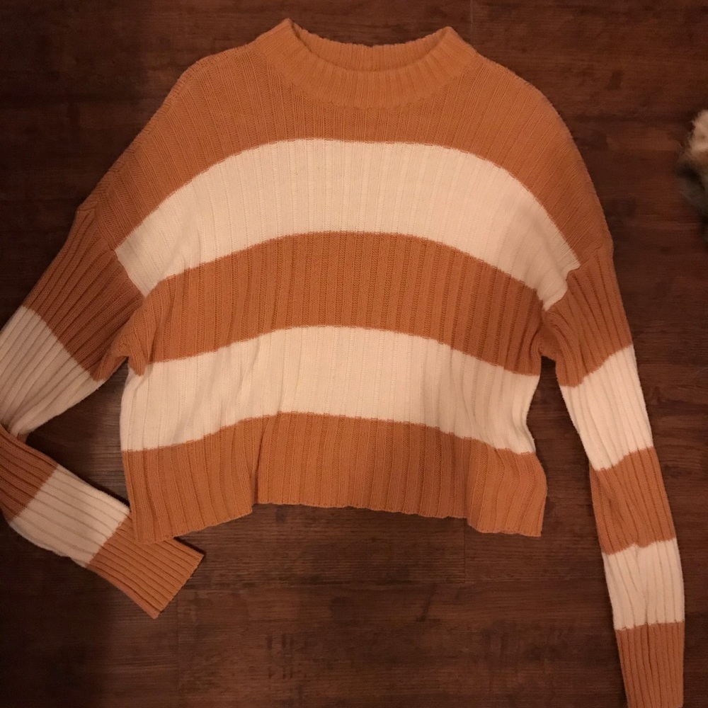 Mustard yellow stripped American eagle crop top